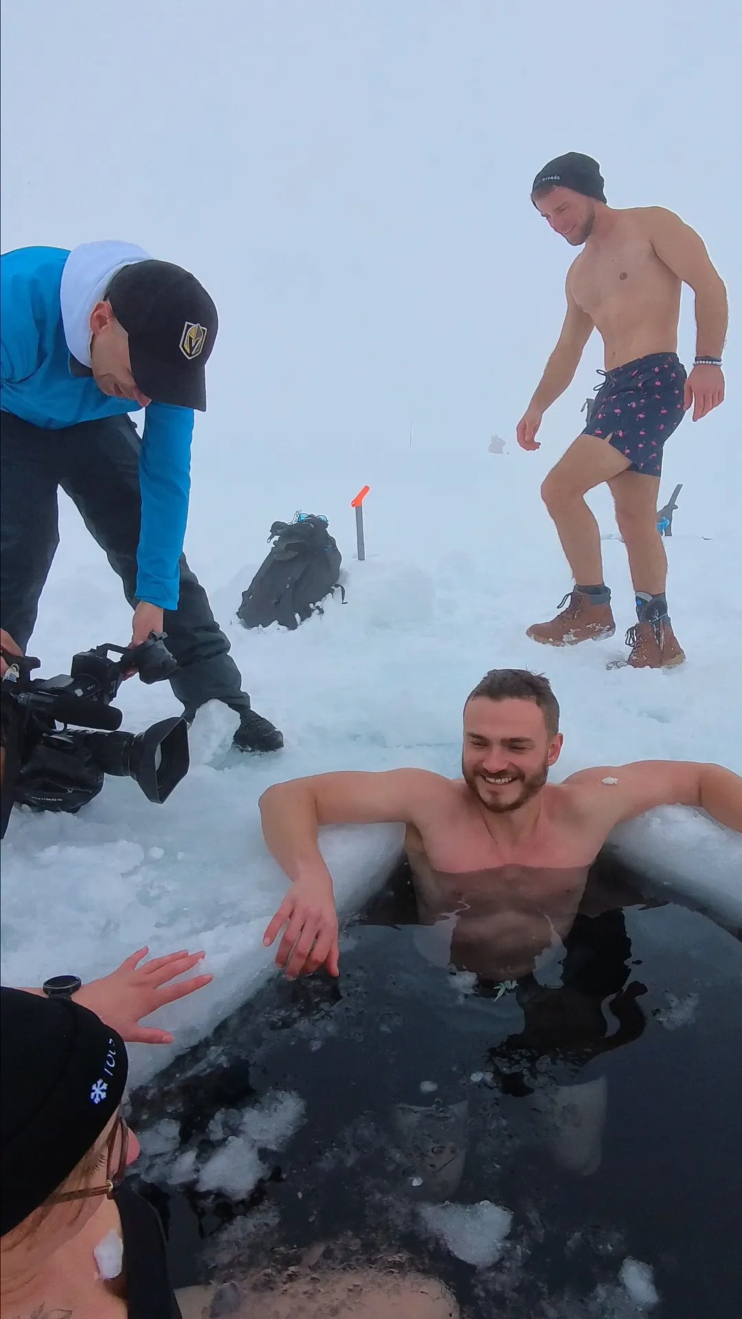 Bain en lac gelé pendant le tournage France 3